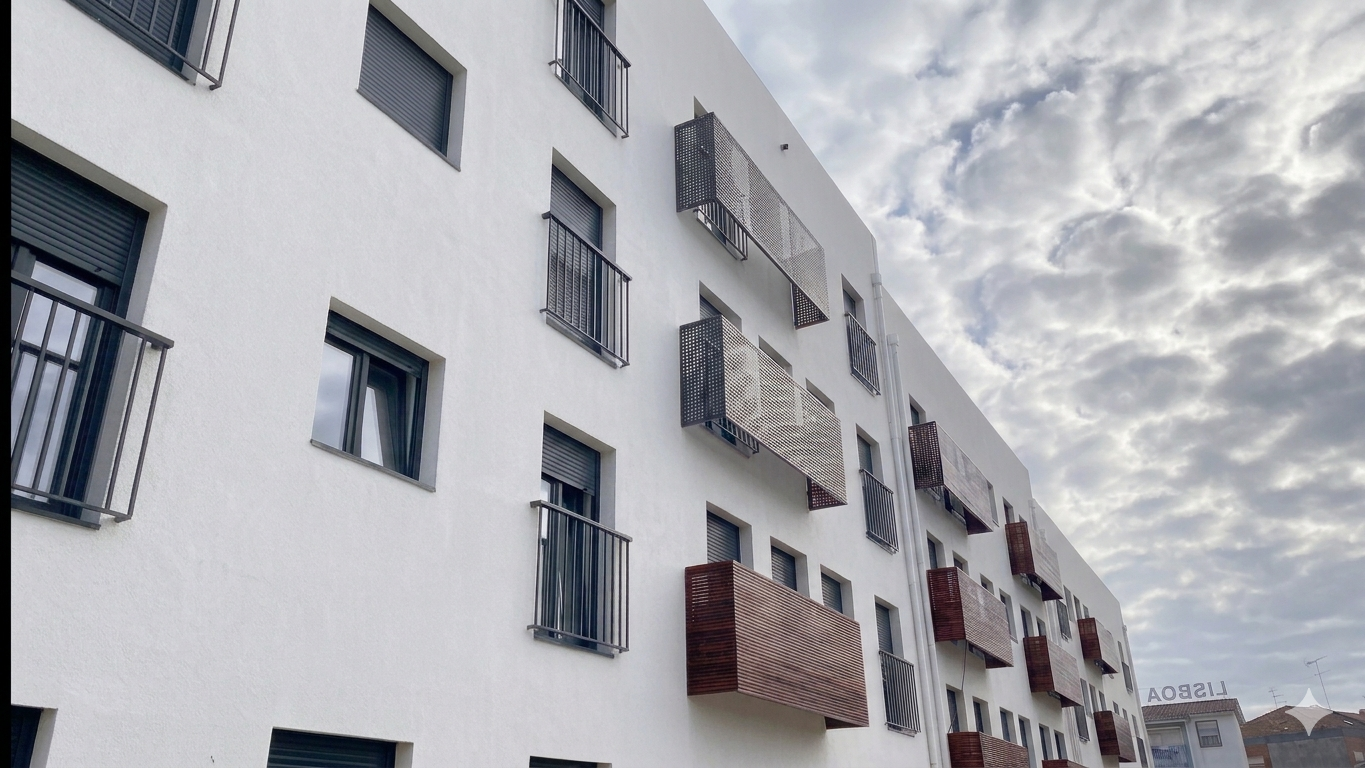 Fotografia real de projeto — Fachada em Alumínio